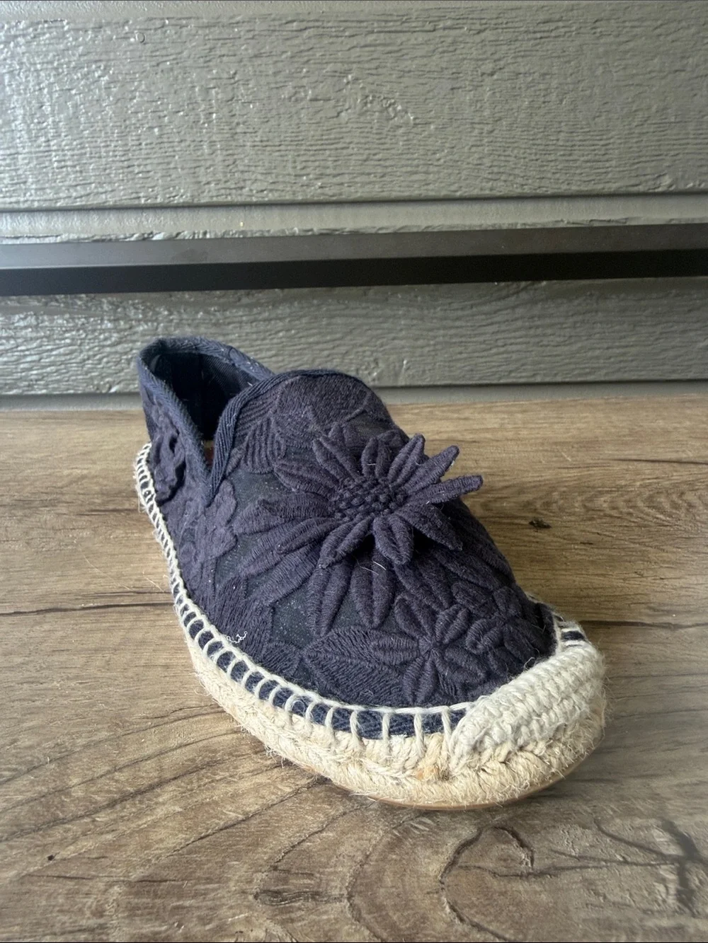 Tory Burch Women’s Espadrille Slip-On Shoe with Floral Applique size 7.5